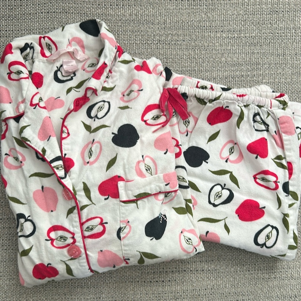 Victoria’s Secret apple pajamas - rare! 🍎